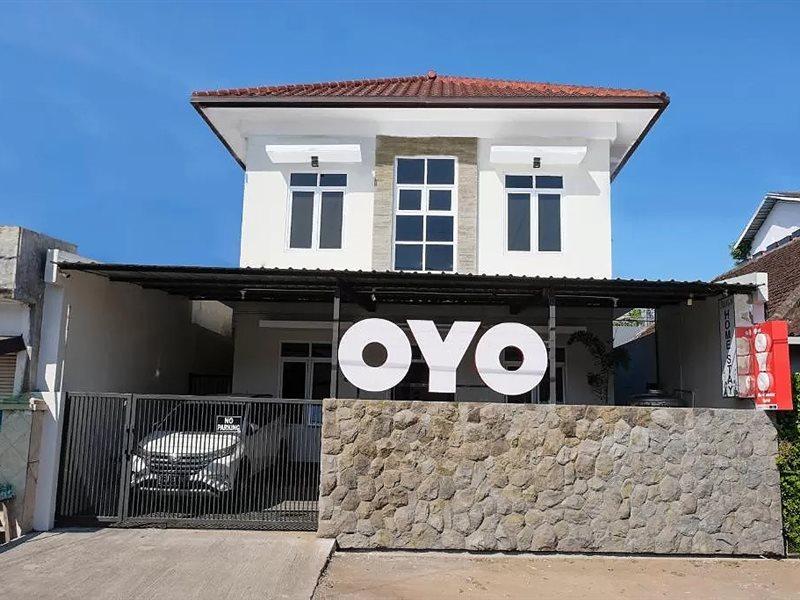 Super Oyo 995 Alice'S Homestay Syariah Jember Ngoại thất bức ảnh