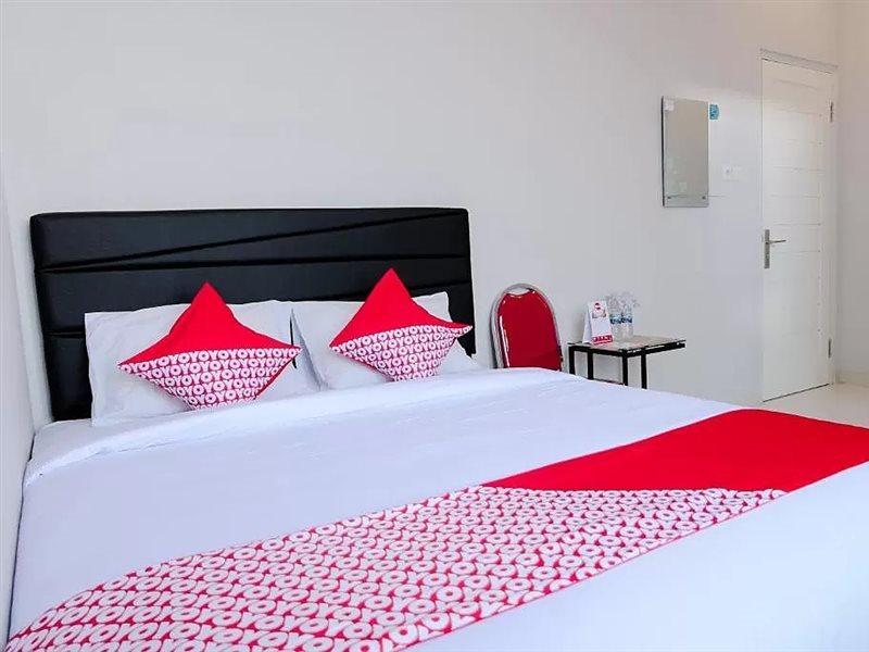 Super Oyo 995 Alice'S Homestay Syariah Jember Ngoại thất bức ảnh