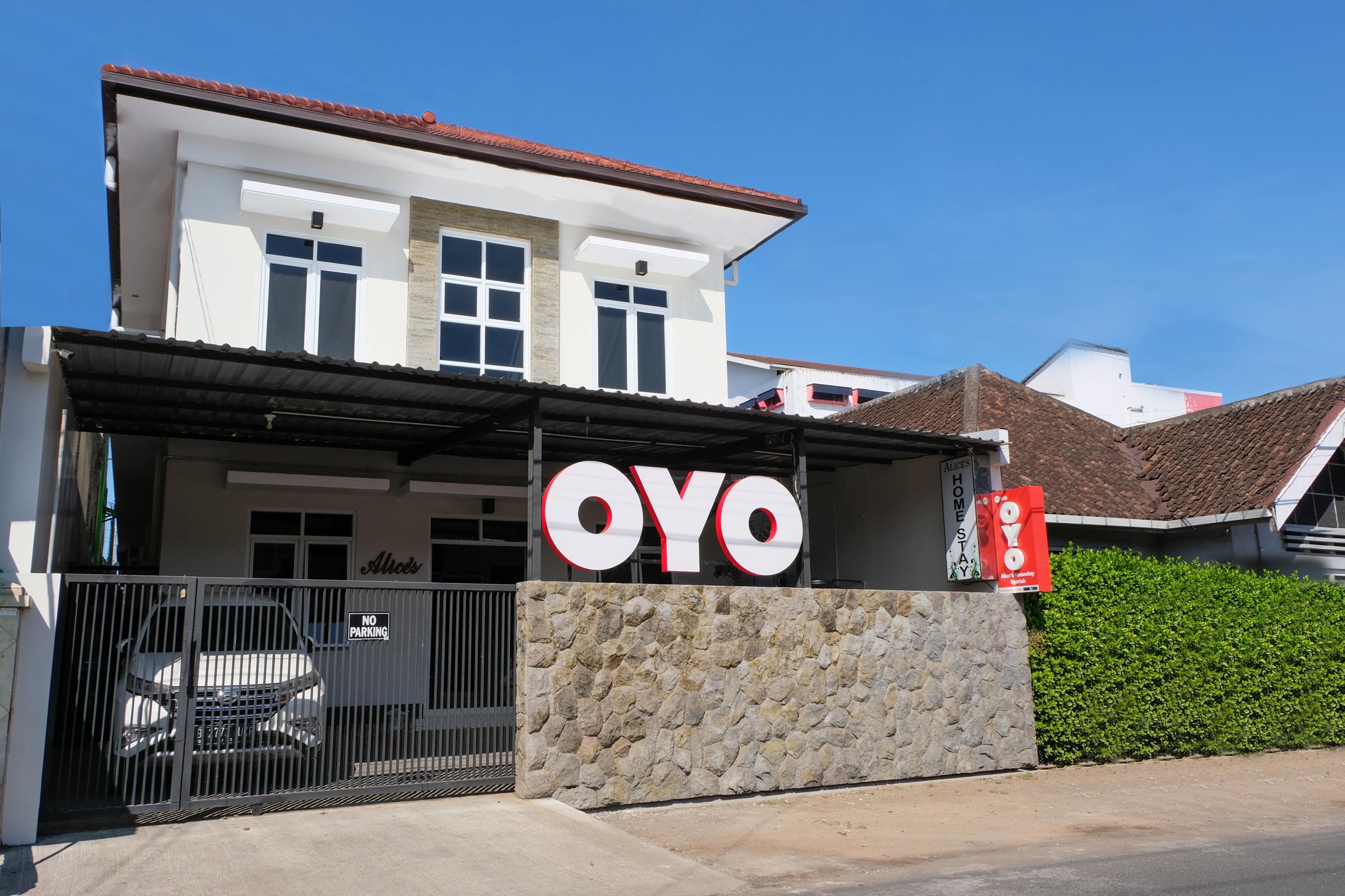 Super Oyo 995 Alice'S Homestay Syariah Jember Ngoại thất bức ảnh