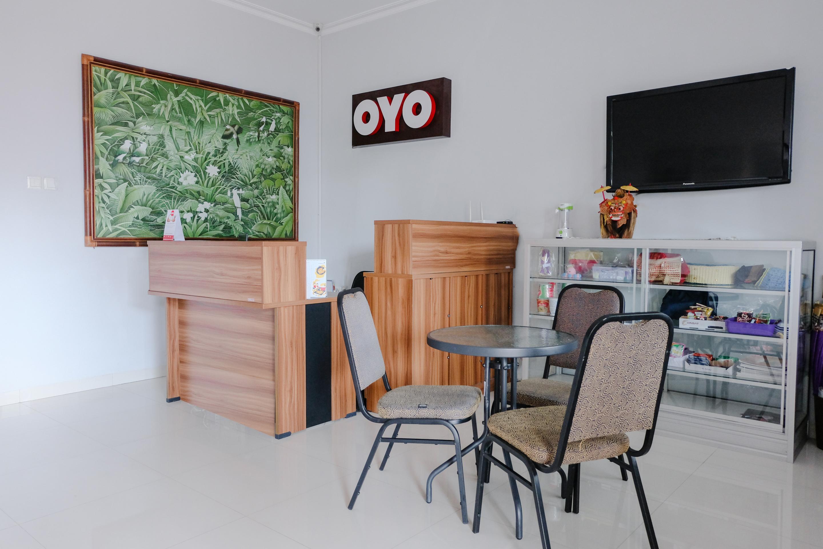 Super Oyo 995 Alice'S Homestay Syariah Jember Ngoại thất bức ảnh