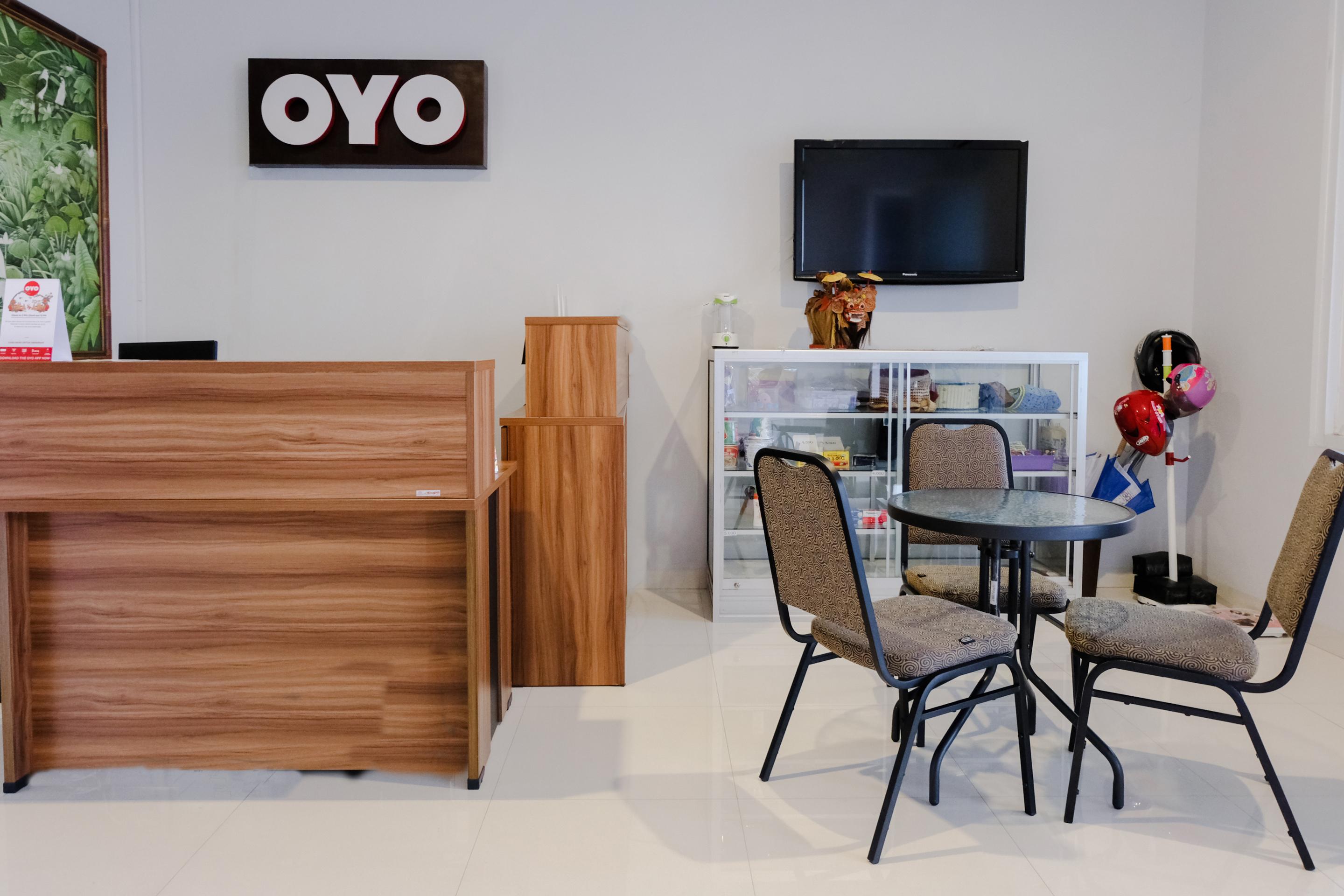 Super Oyo 995 Alice'S Homestay Syariah Jember Ngoại thất bức ảnh