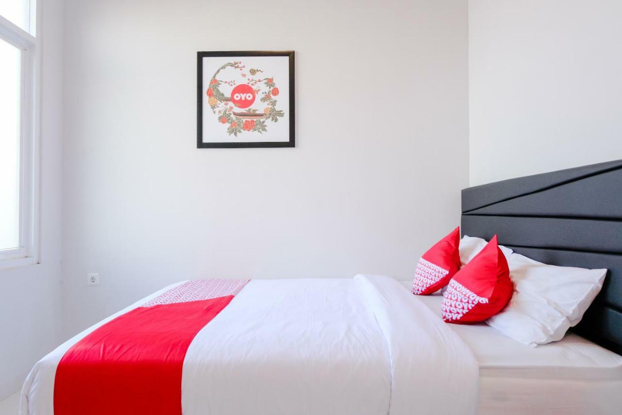 Super Oyo 995 Alice'S Homestay Syariah Jember Ngoại thất bức ảnh